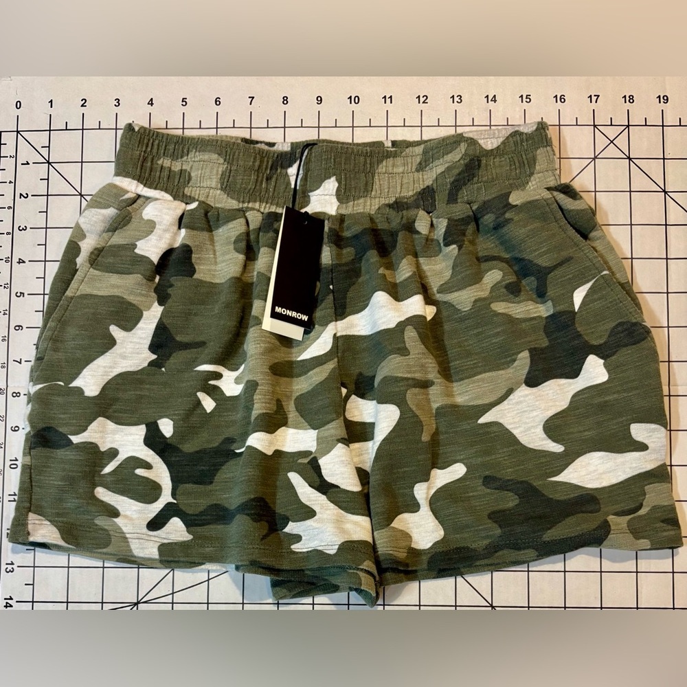 NWT Monrow Women’s Size XS Camouflage‎ Shorts